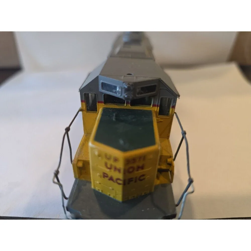 HO ATHEARN UNION PACIFIC 3571 SD40-2 DIESEL LOCOMOTIVE POWERED